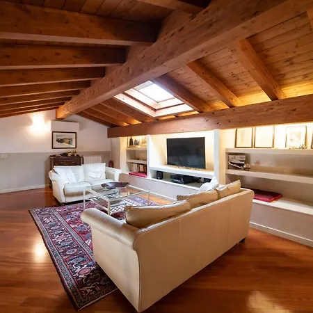 Romantic View House *