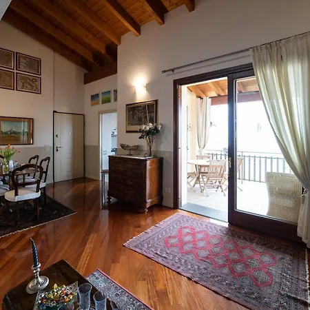 Romantic View House *